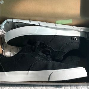 Supra Axle Black-white